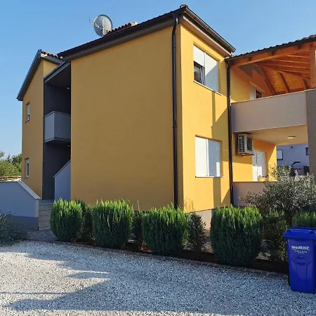 Appartement Casa Matea - 90 M From The Sea, New Private Swimming Pool Pula