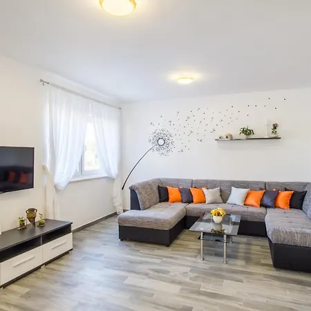 Apartment Casa Matea - 90 M From The Sea, New Private Swimming Pool