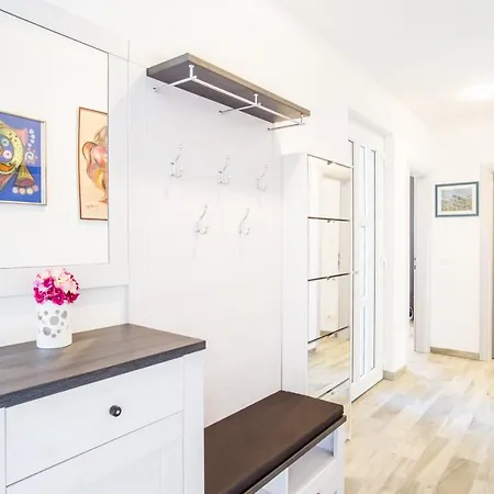 Casa Matea - 90 M From The Sea, New Private Swimming Pool Apartment Pula