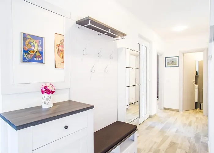 Casa Matea - 90 M From The Sea, New Private Swimming Pool 아파트 풀라